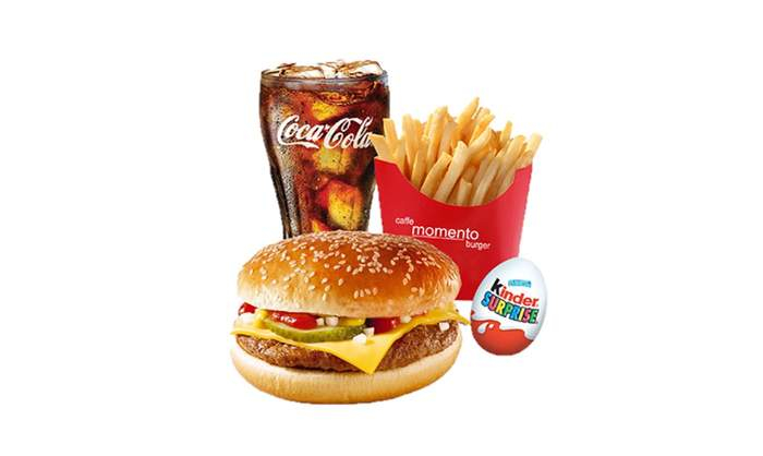 Детский обед с чизбургером и колой